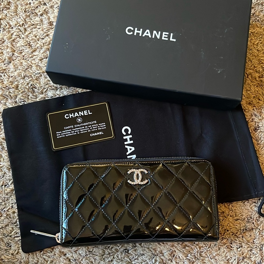 Chanel Quilted Black Patent Leather Zippy Wallet